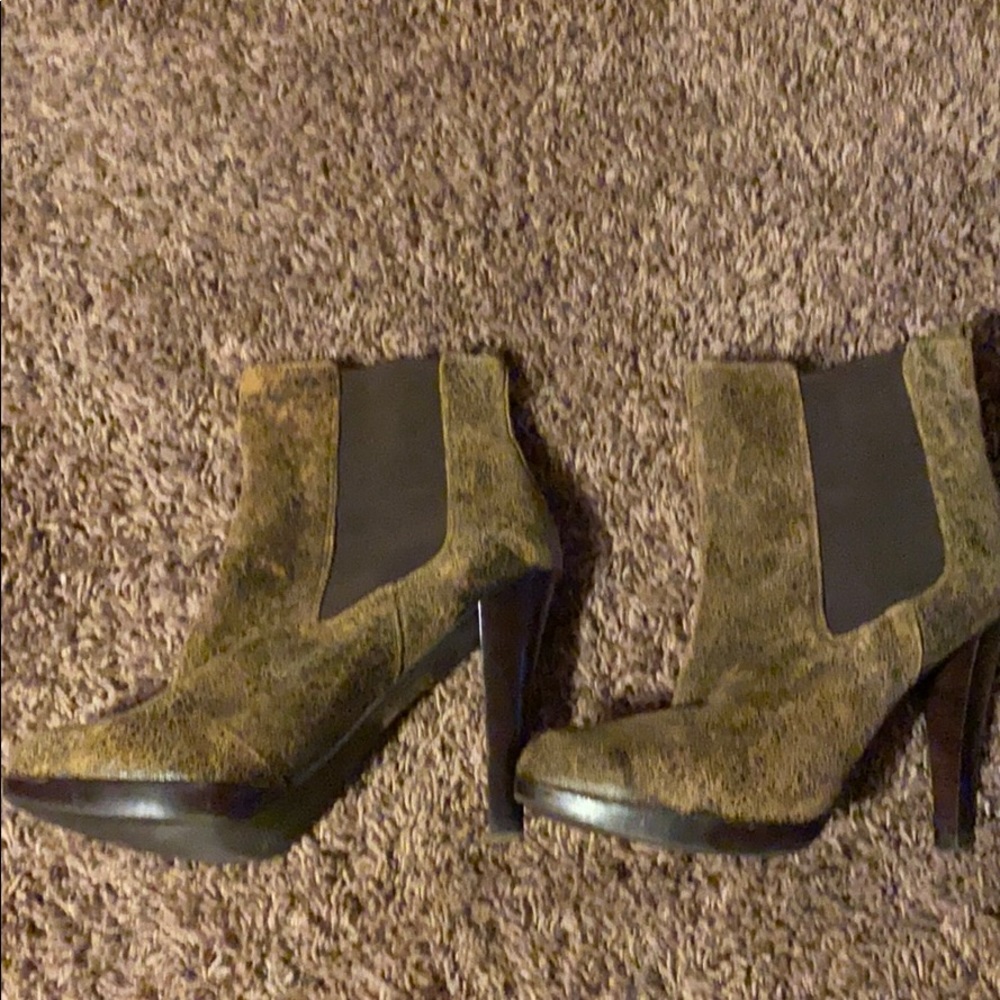 Michael Kors size 10 tan High heeled boots